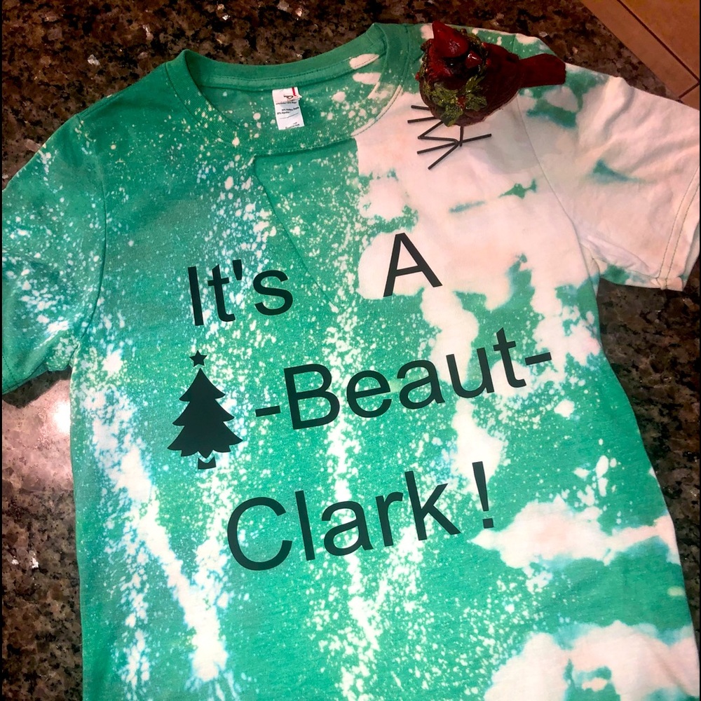 the Clark’s front it’s abeau -Clark  back it says Griswold family Christmas